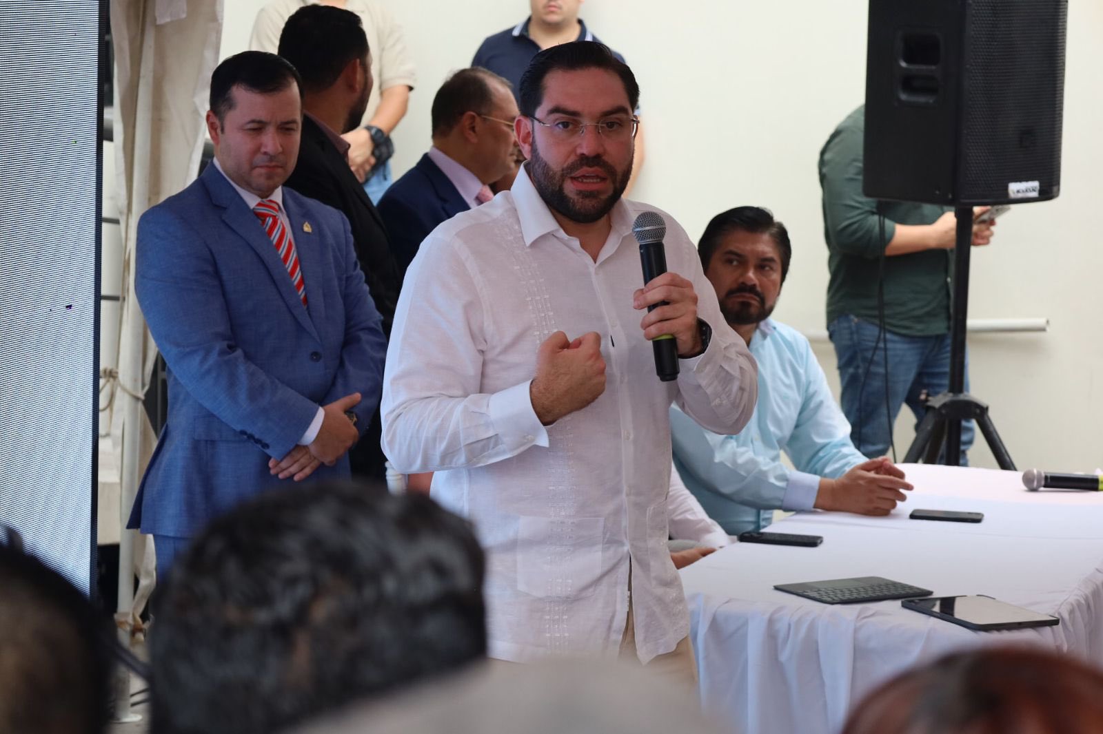 Jorge Cálix denuncia bloqueos a su campaña  