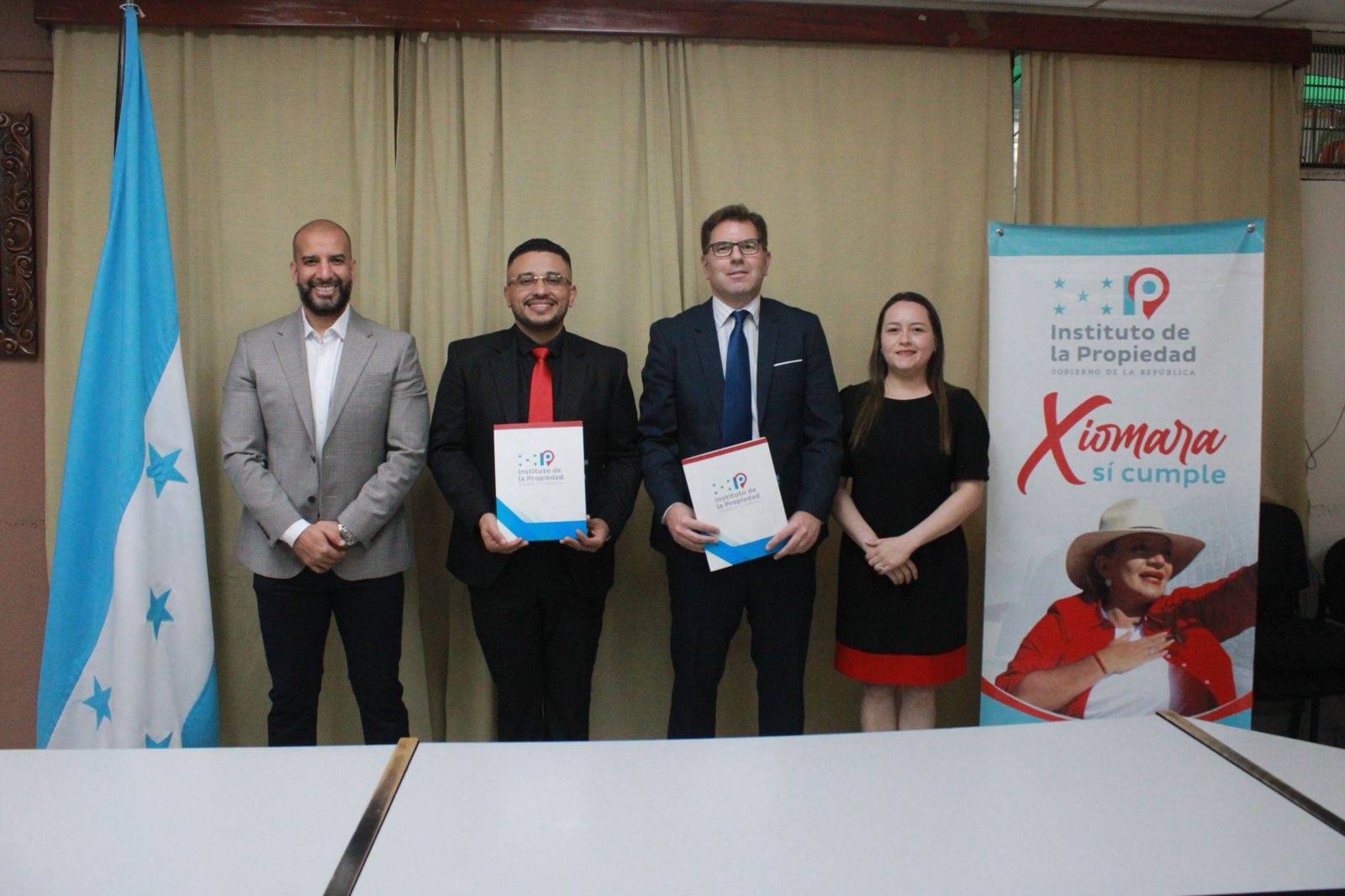 <strong>INSTITUTO DE LA PROPIEDAD FIRMA CONVENIO CON ESCUELA DE NEGOCIOS</strong>