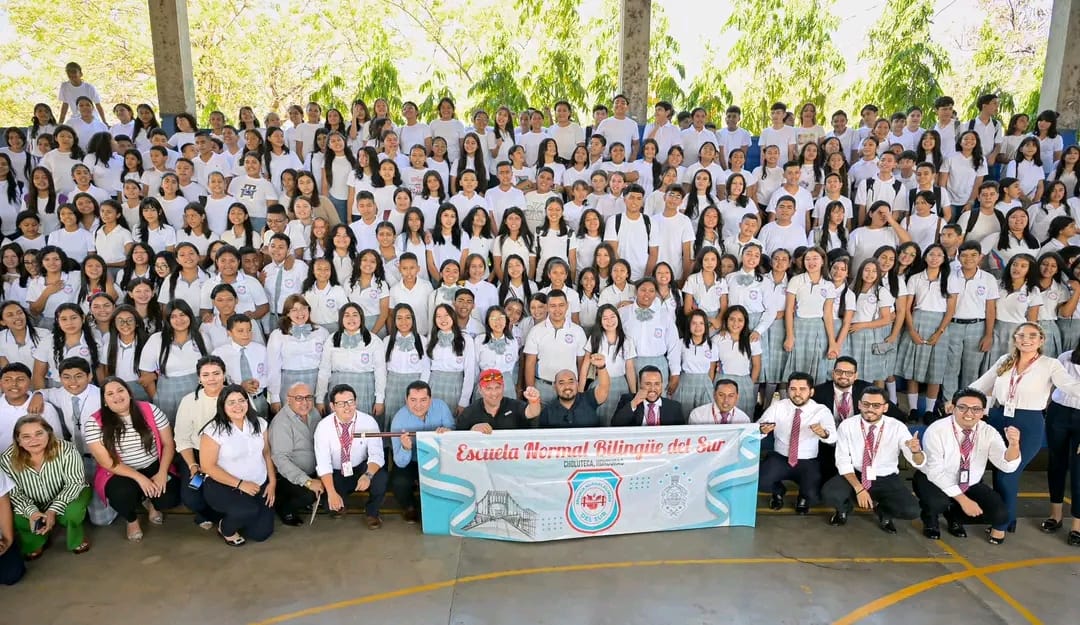 Inician las clases en la Escuela Normal Bilingüe del Sur
