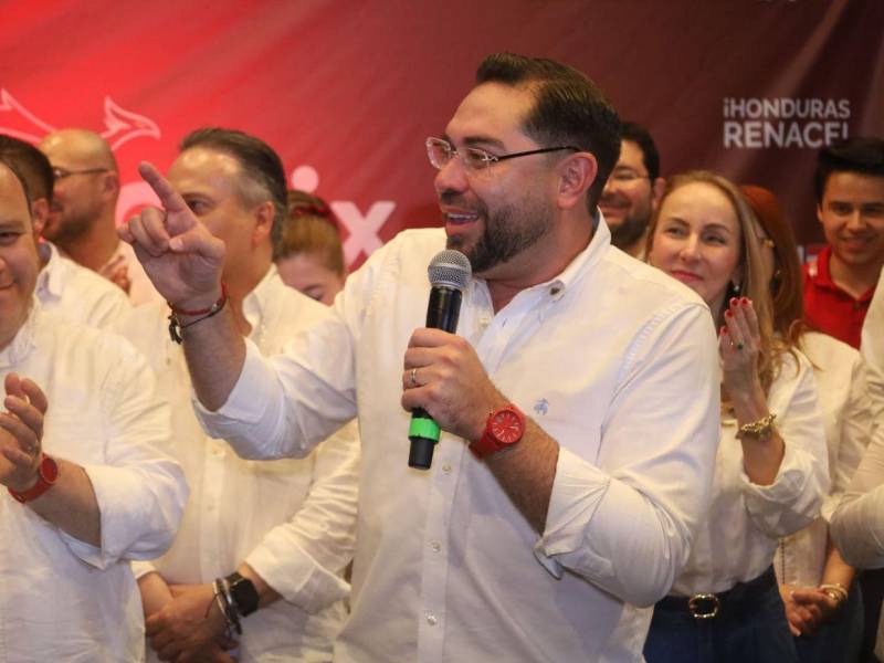 Jorge Cálix admite su derrota y felicita a Salvador Nasralla