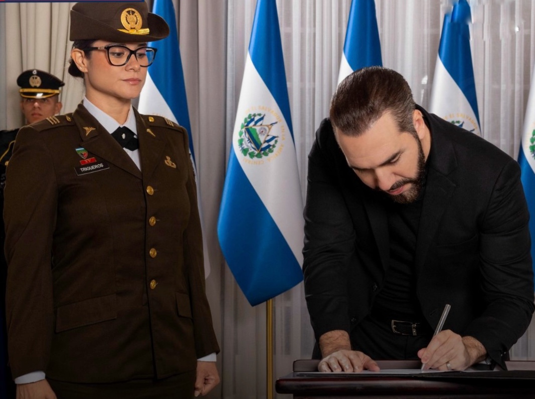 El presidente Bukele nombra ministra de Educación de El Salvador a una militar