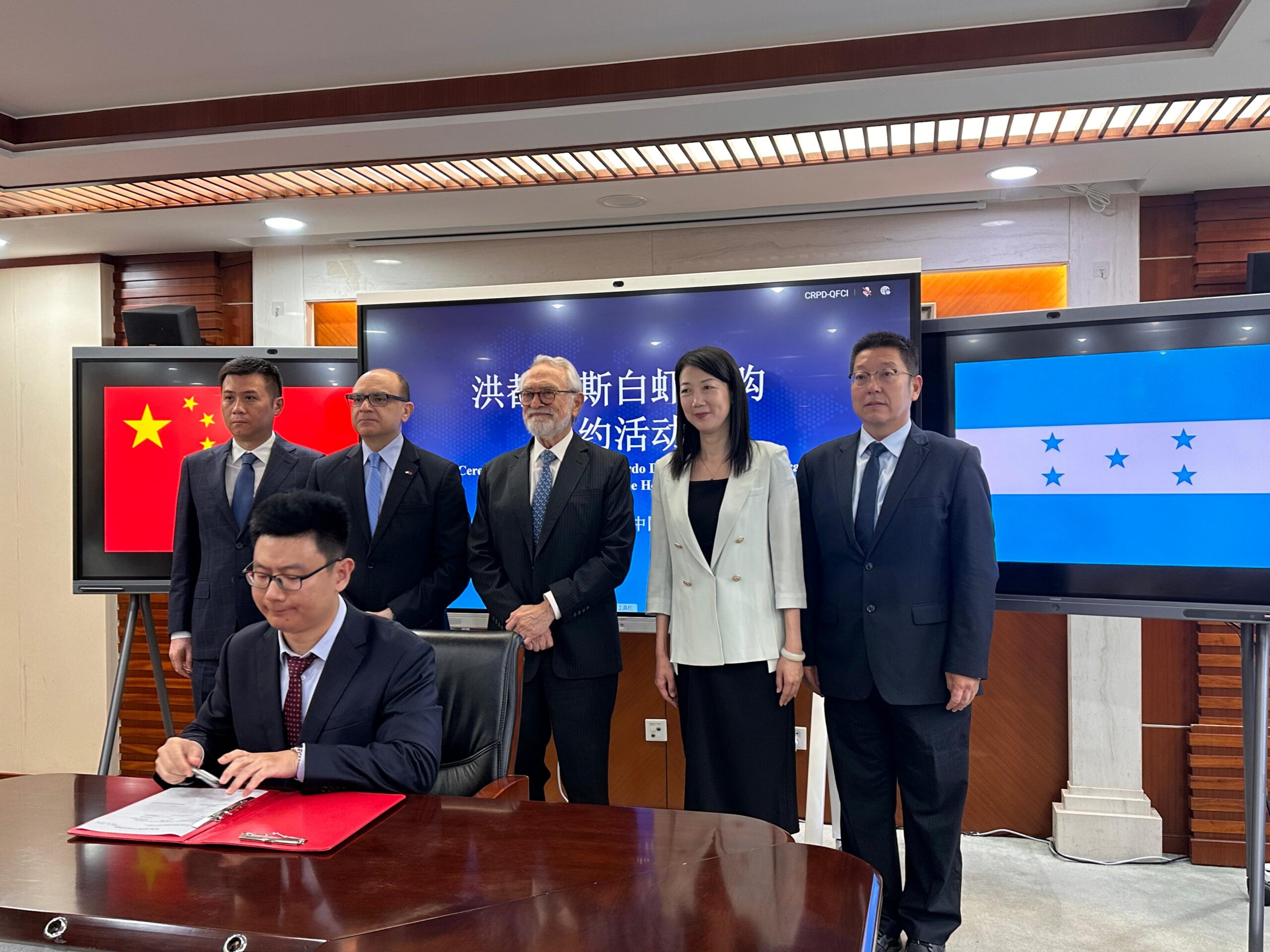 Honduras firma nuevos contratos para exportar 3,000 toneladas de camarón a China