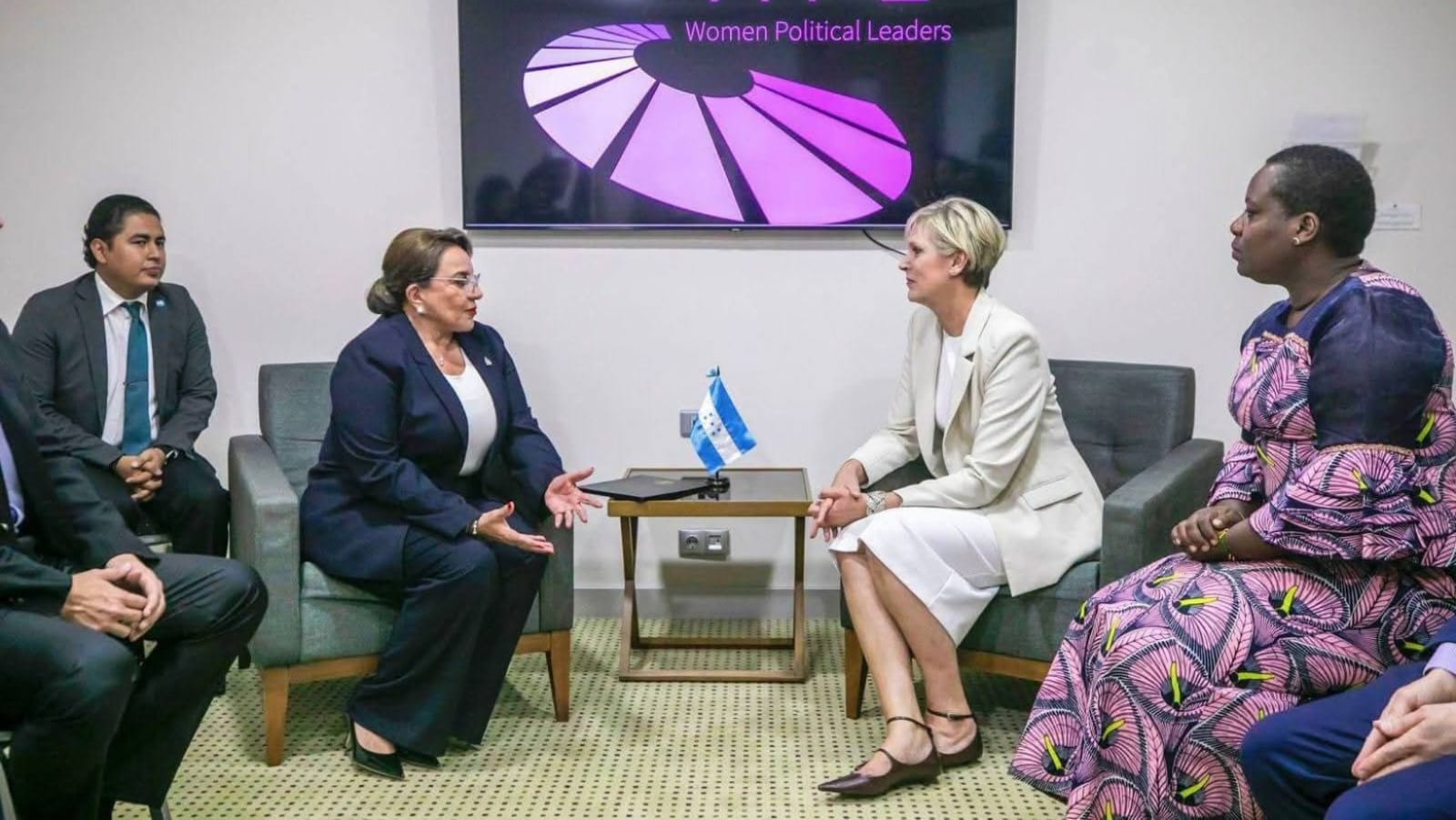 ¡Honduras Brilla! Women Political Leaders premia el liderazgo de la Presidenta Castro