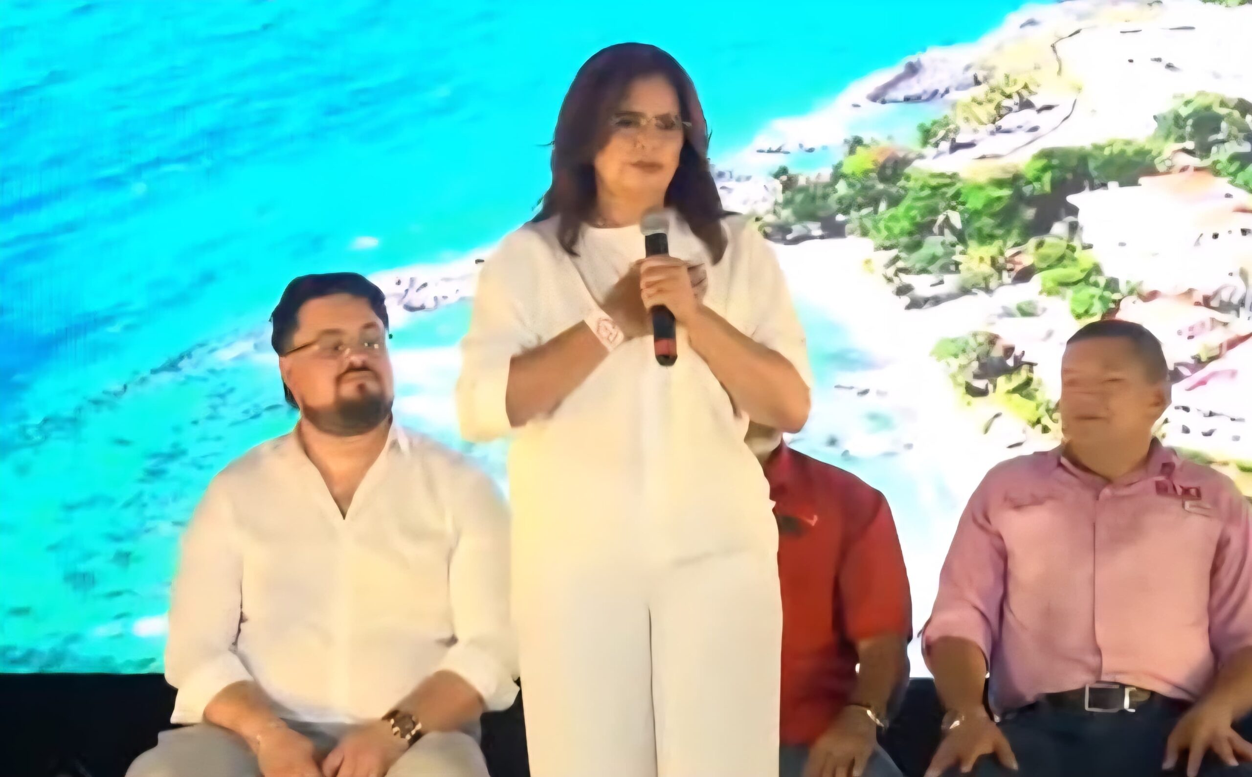 Rixi Moncada lanza propuesta energética en Islas de la Bahía 