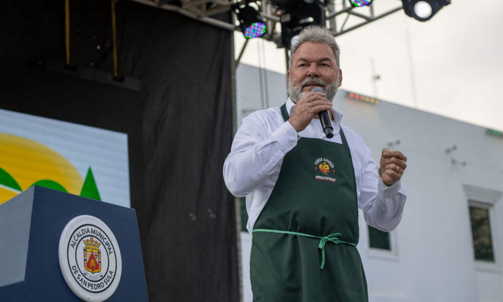 Roberto Contreras: de empresario del pollo frito a alcalde sampedrano envuelto en tramas mafiosas